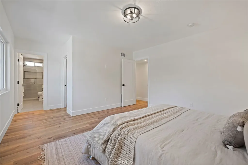 28218 Oaklar Drive, Saugus, California 91350 home-pic-28